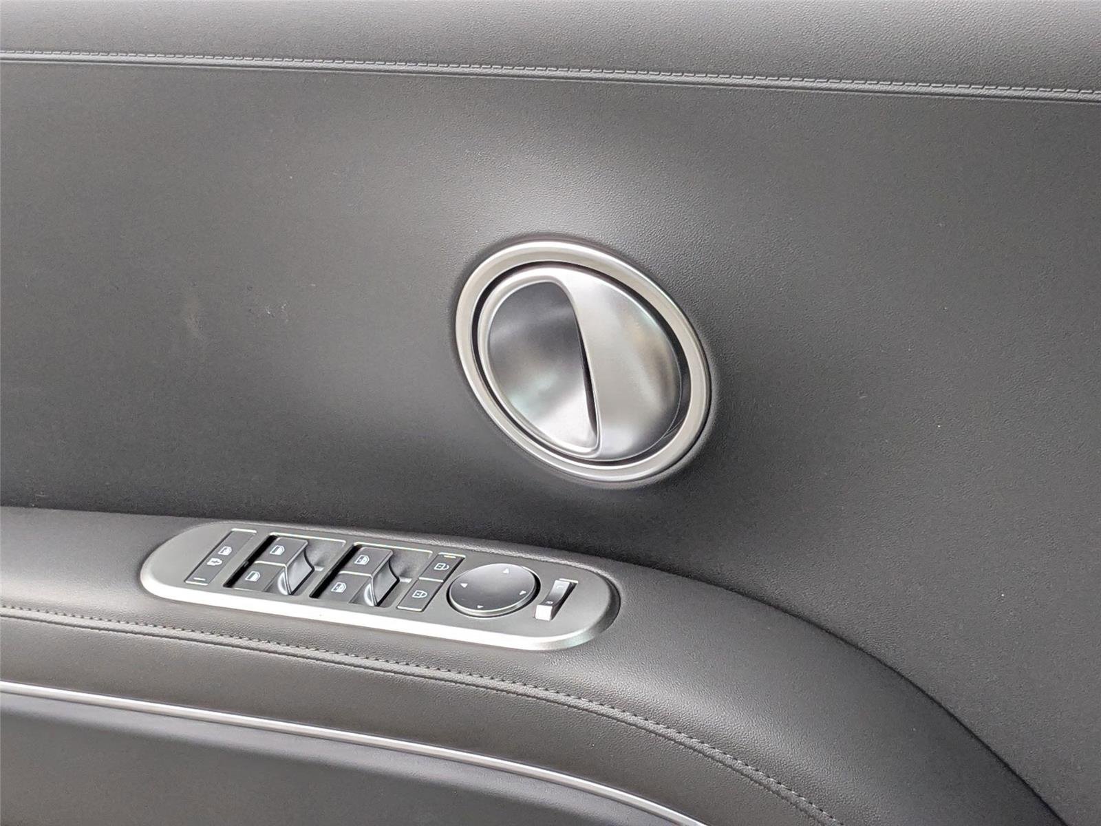 New 2026 Creamy White Pearl Hyundai SEL 7P image 11