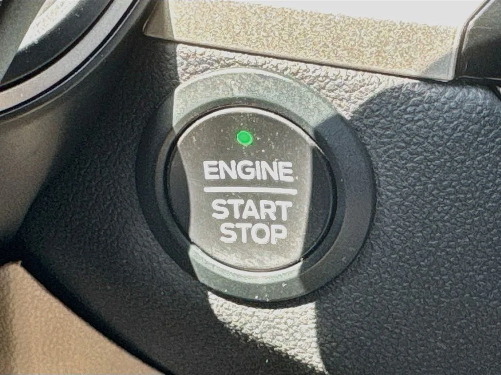 Used 2021 White Ford SEL image 21