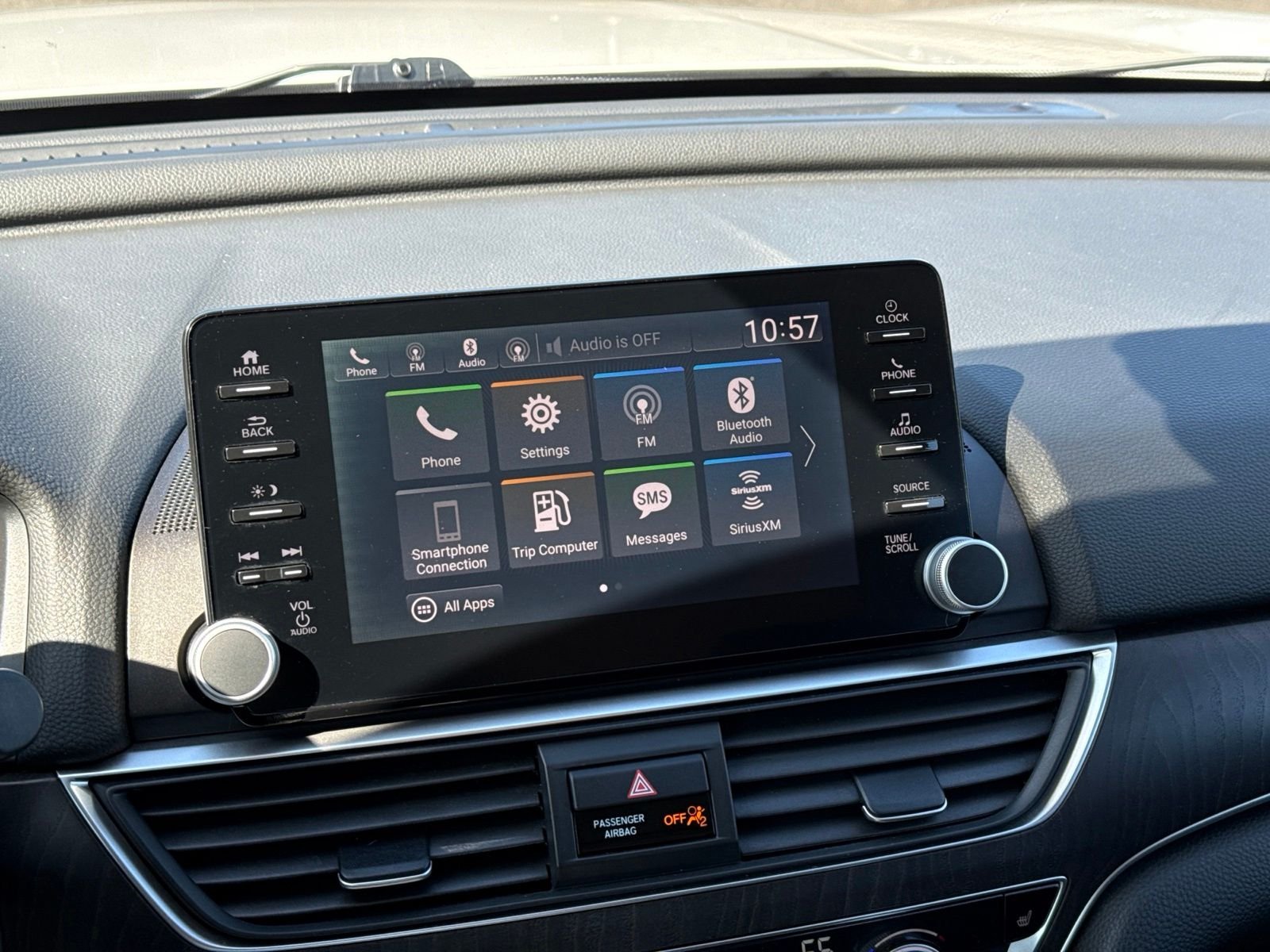 Used 2018 White Honda EX-L image 19
