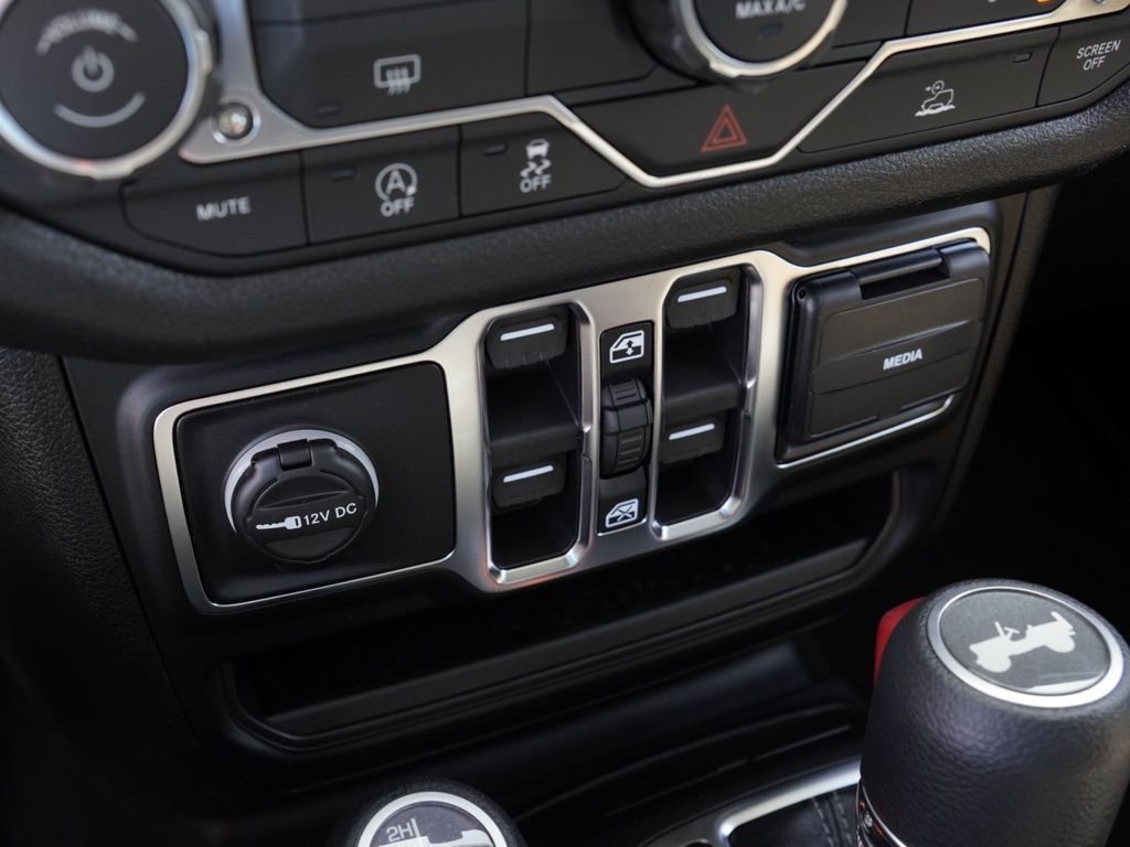 New 2026 Bright White Clear-Coat Exterior Paint Jeep Sport image 15