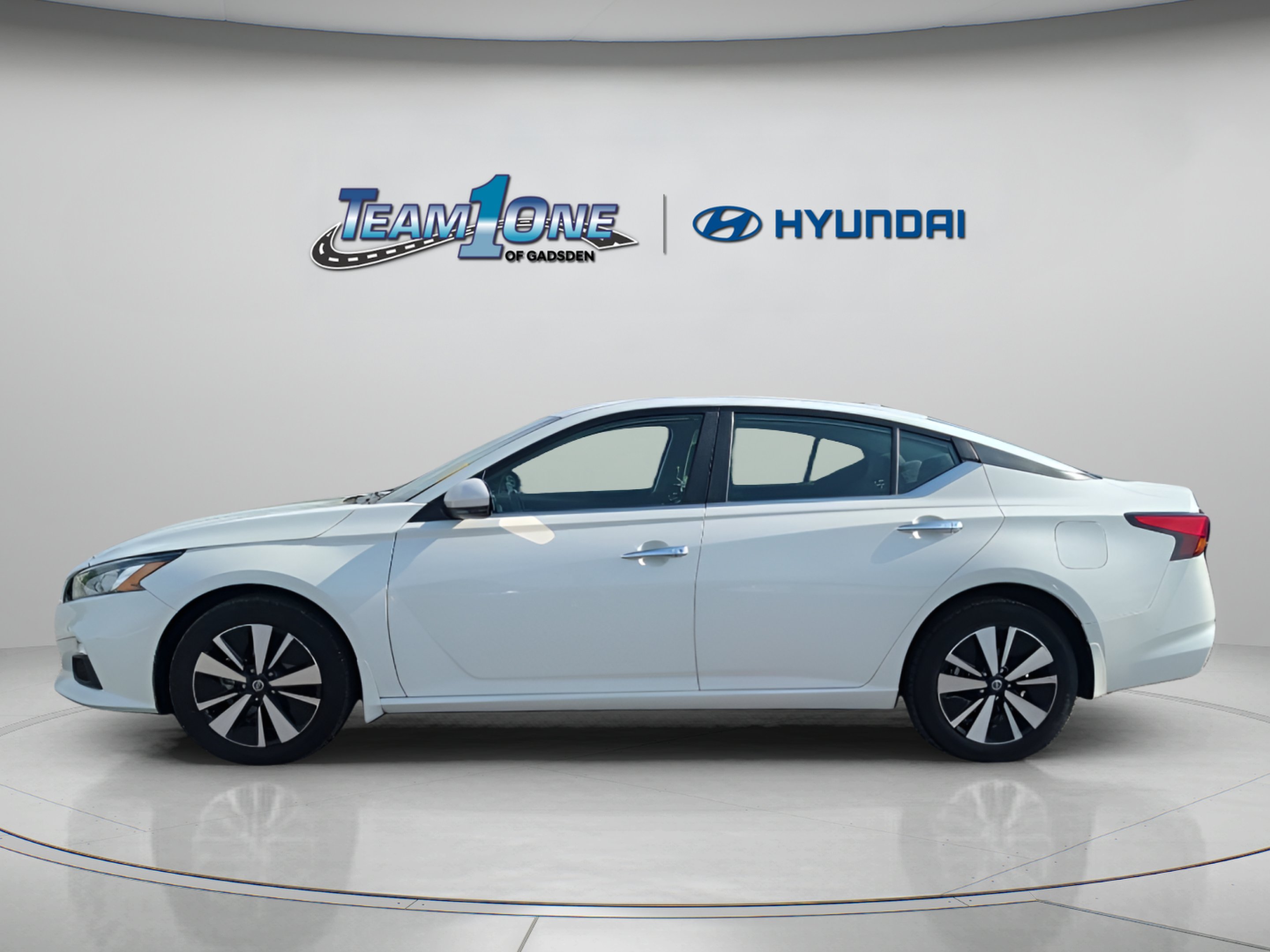 Used 2022 Pearl White Tricoat Nissan 2.5 SV image 5