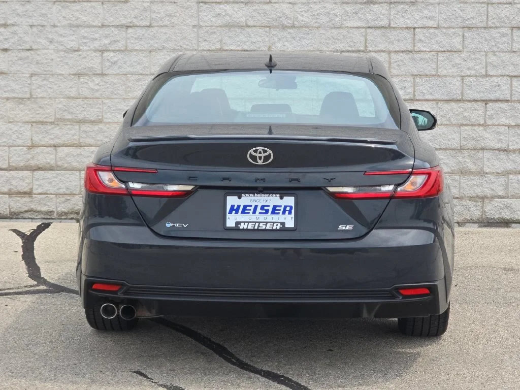 Used 2025  Toyota SE image 12