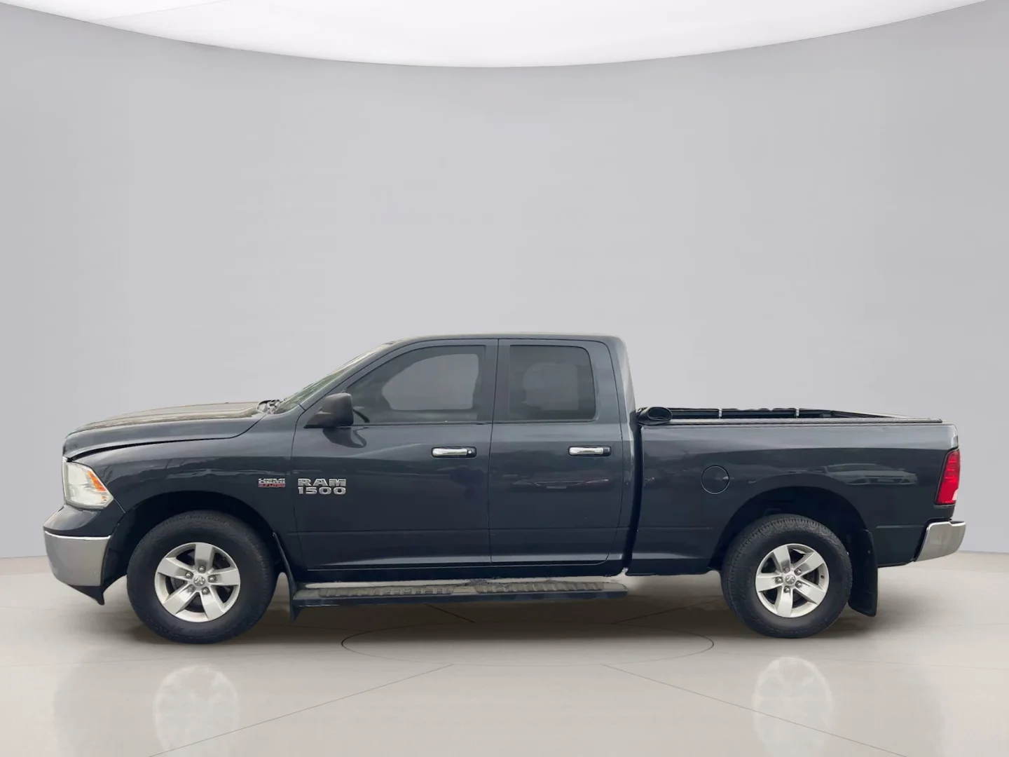 Used 2017 Grey Ram SLT image 3