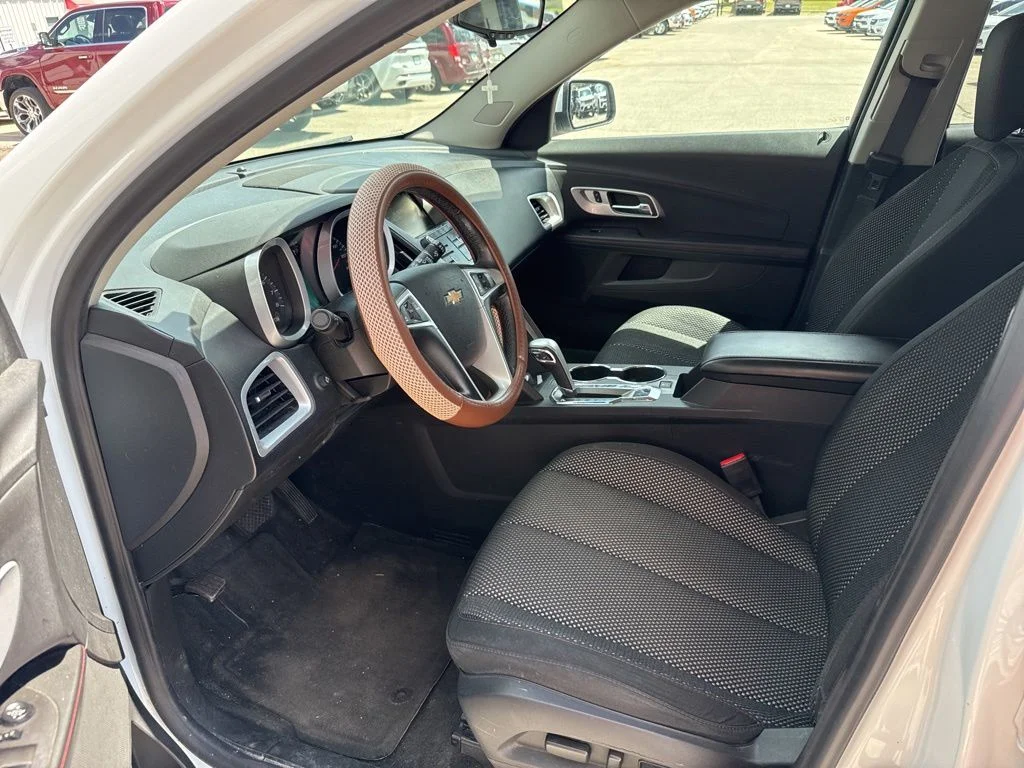 Used 2015 White Chevrolet LT image 6