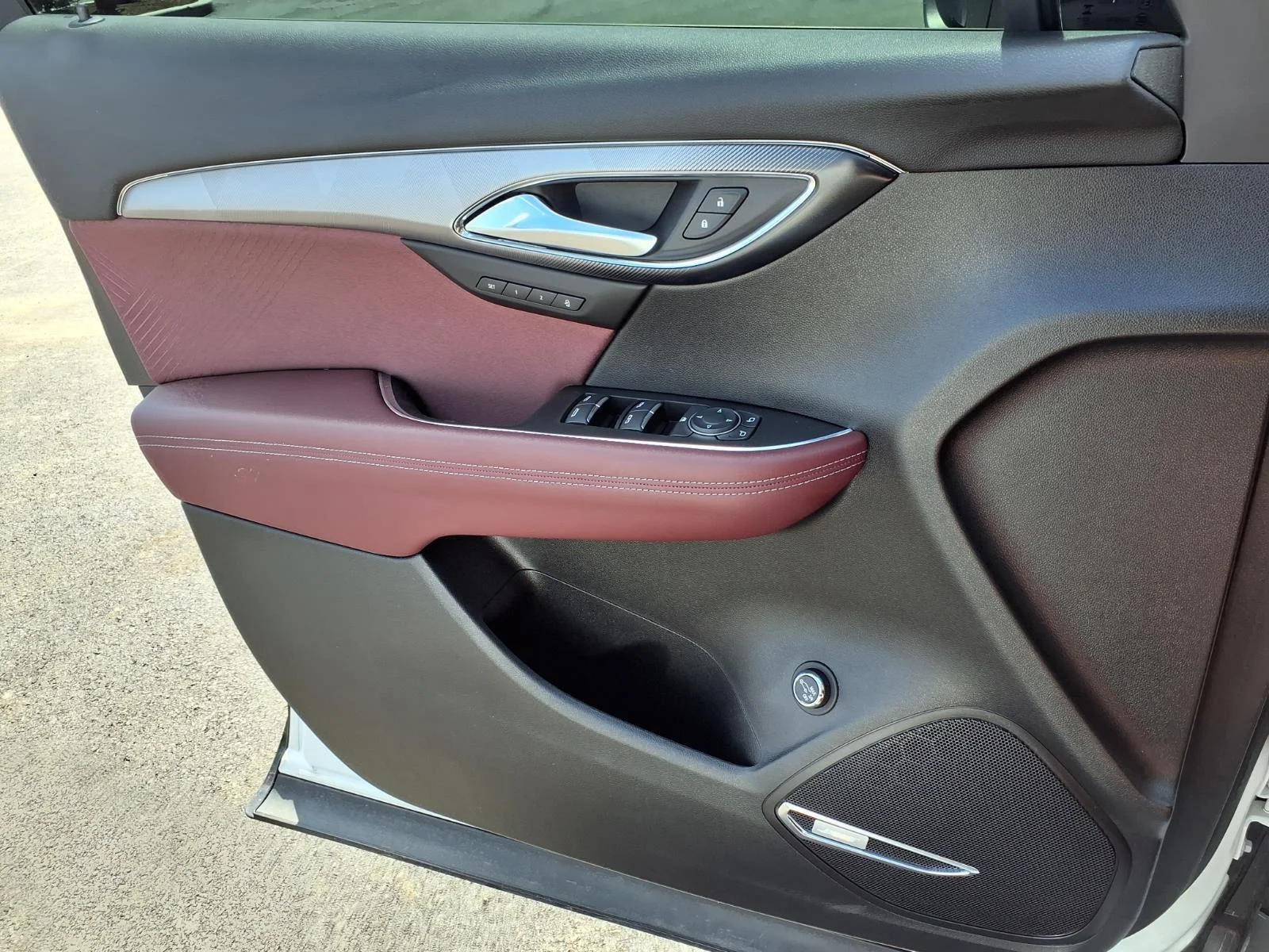 Used 2024 Summit White Buick Sport Touring image 18