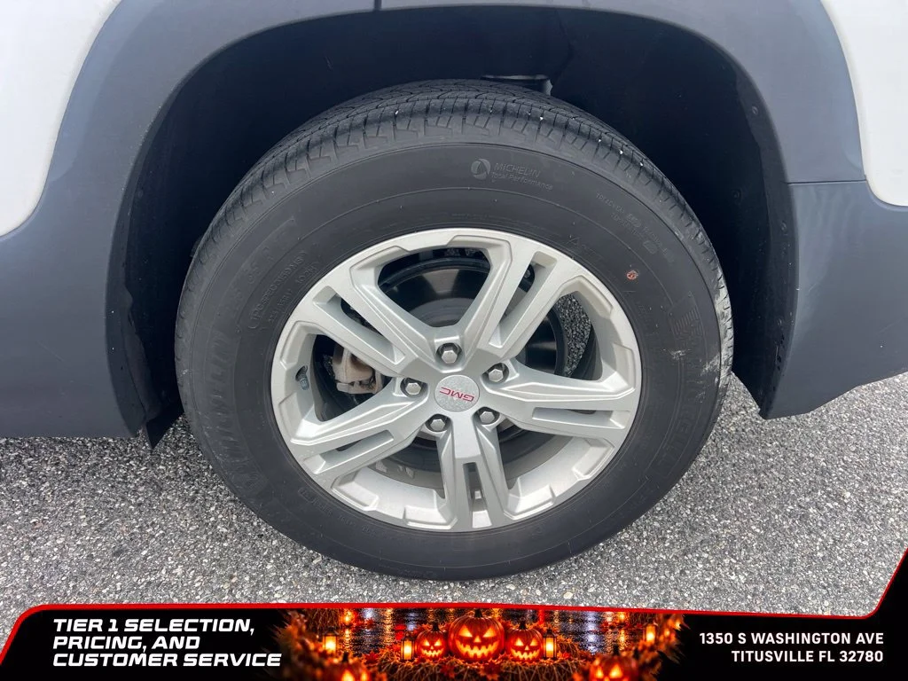 Certified Used 2024 Summit White GMC SLE image 5