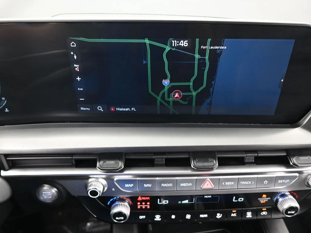 Used 2025 Glacial White Pearl Kia LX image 18