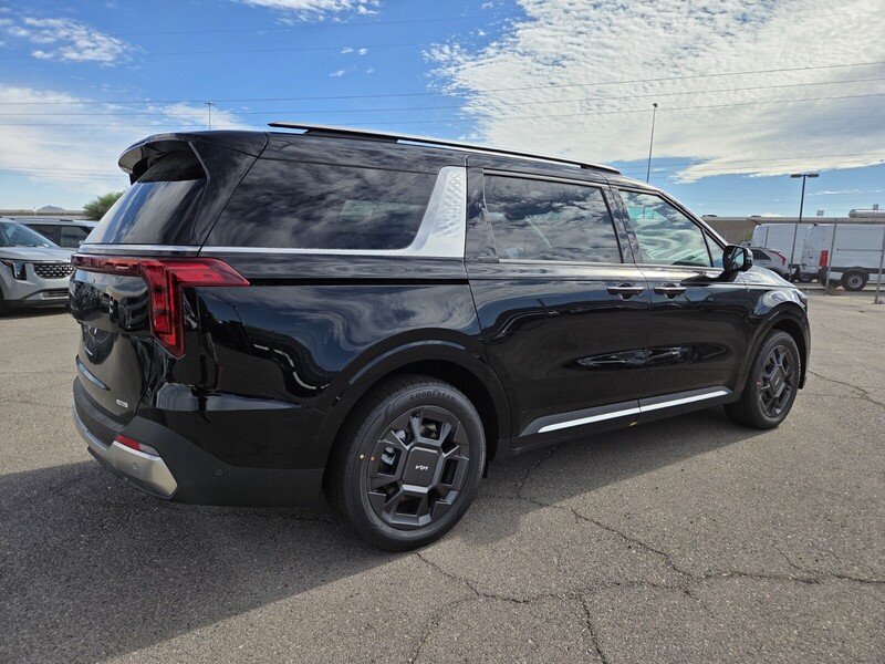 New 2026 Aurora Black Pearl Kia SX image 3