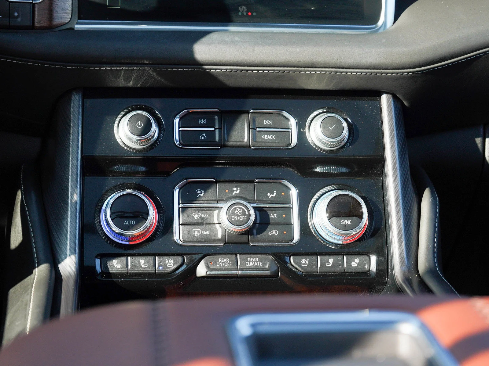 Used 2023 White Frost Tricoat GMC Denali Ultimate image 23