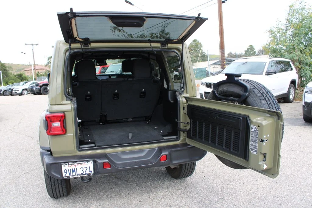 Used 2026  Jeep Sahara image 11