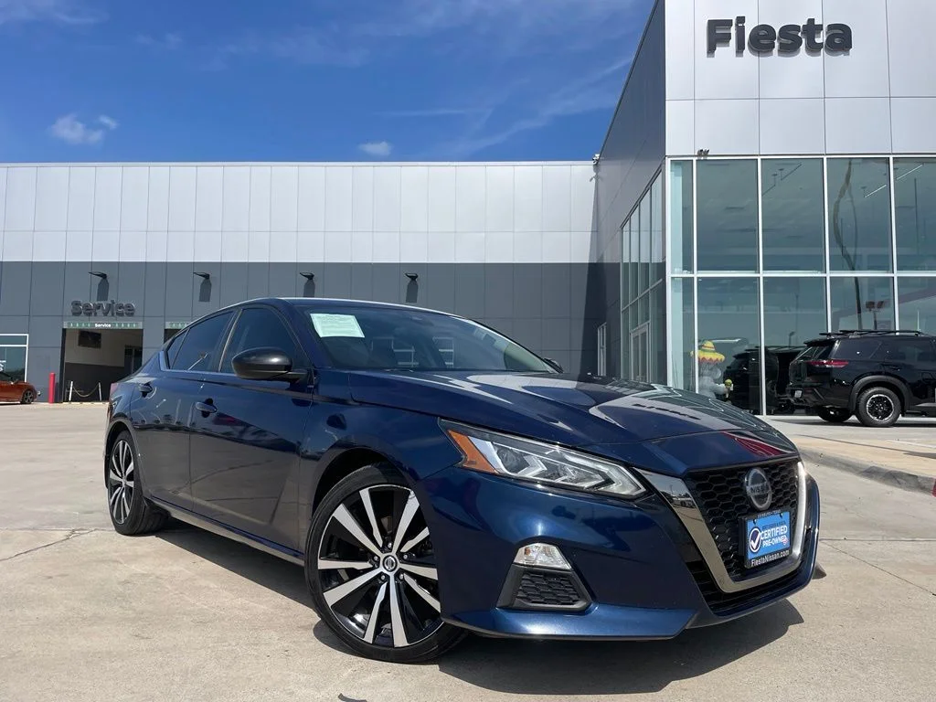 Used 2022 Blue Nissan 2.5 SR image 1