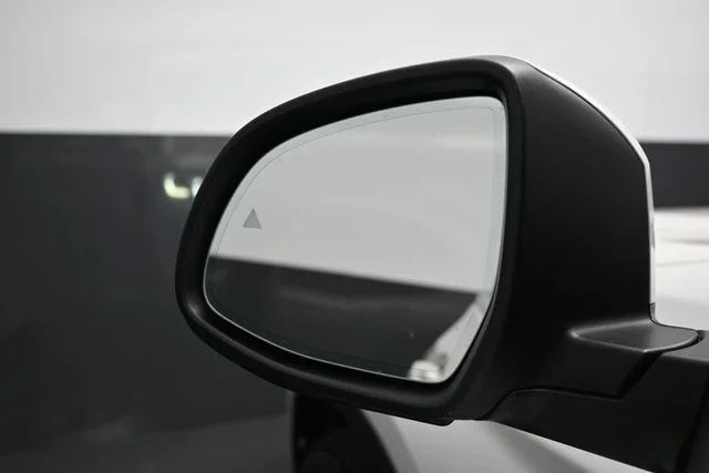 Used 2022 White BMW xDrive30i image 4