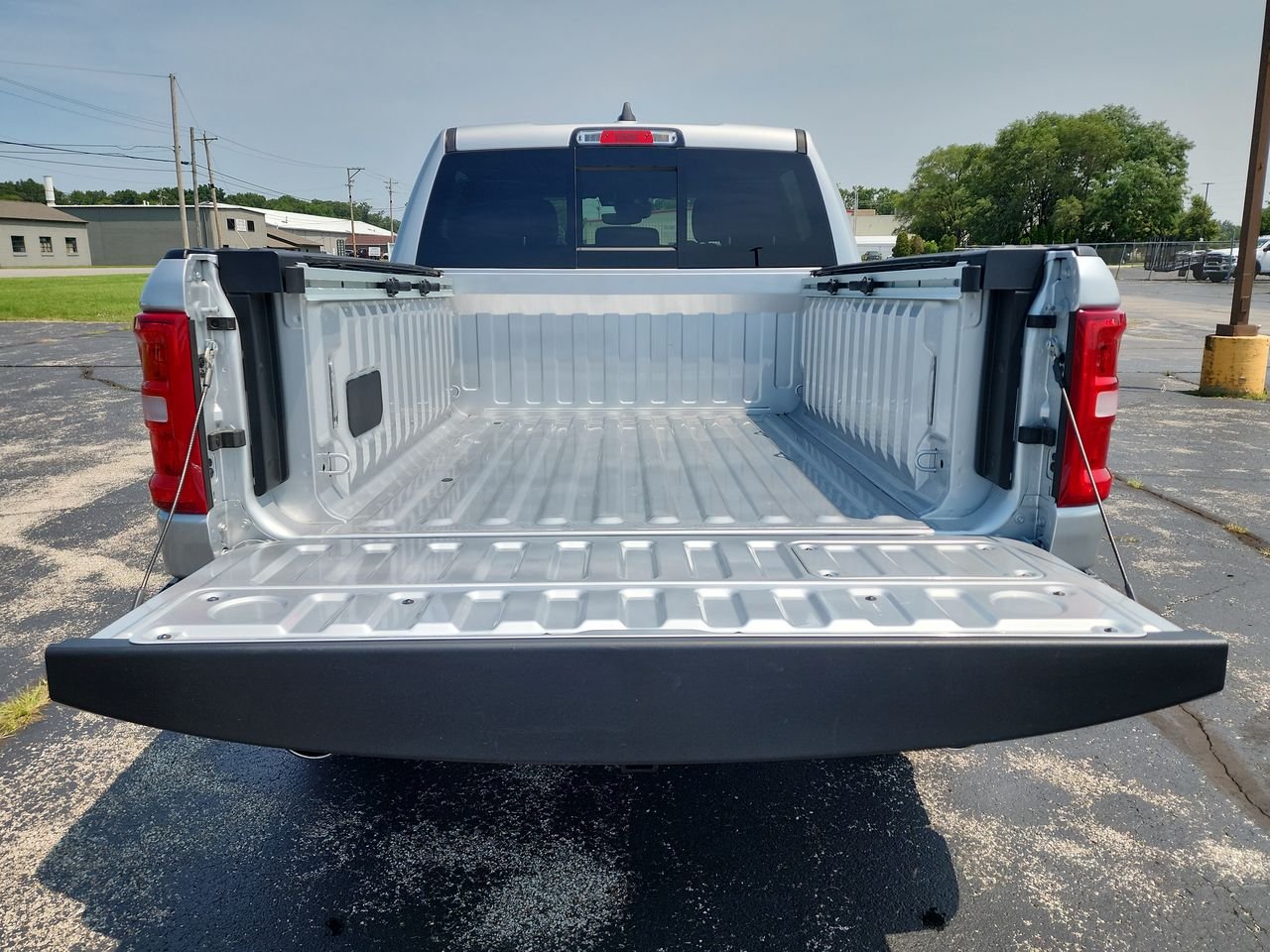 New 2026 Silver Zynith Exterior Paint RAM Laramie image 25