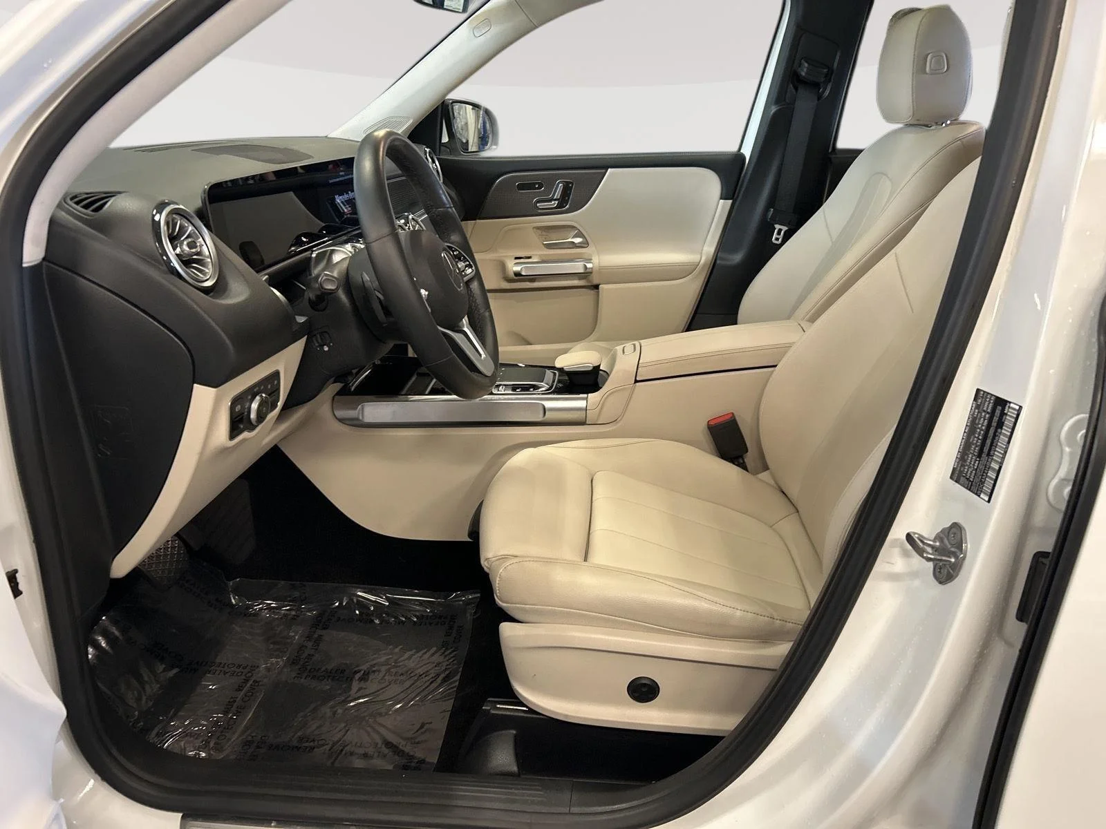 Used 2020 Polar White Mercedes-Benz GLB 250 image 13