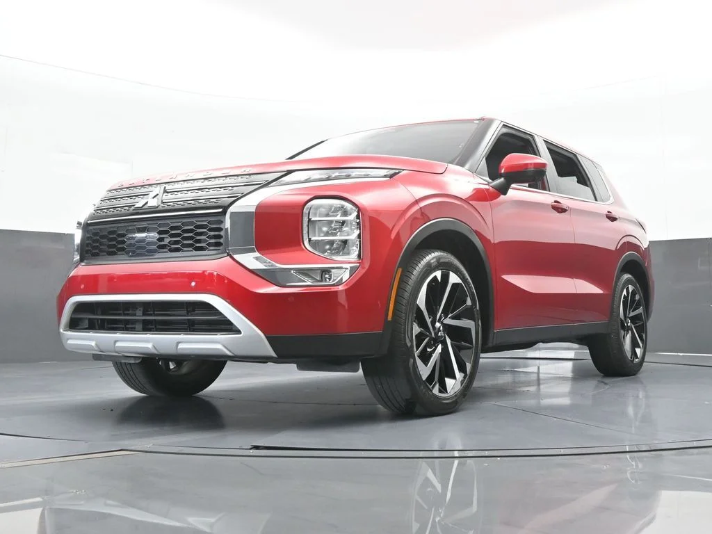 Used 2024 Red Mitsubishi SE Black Edition image 50