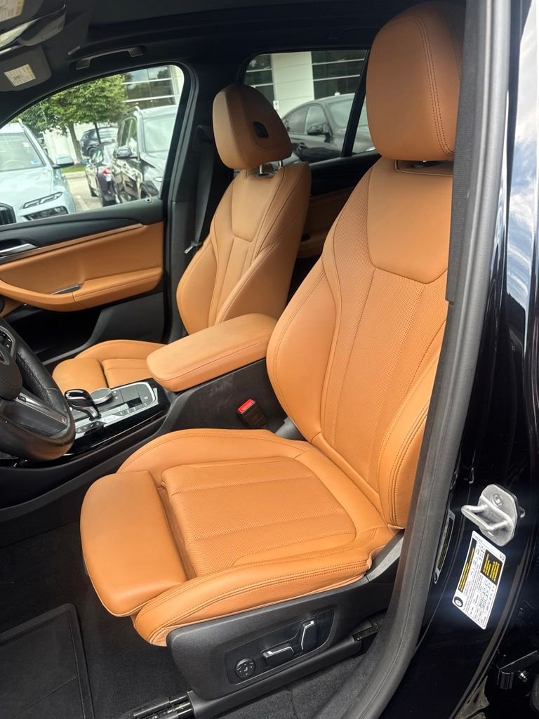Used 2024 Black BMW sDrive30i image 7