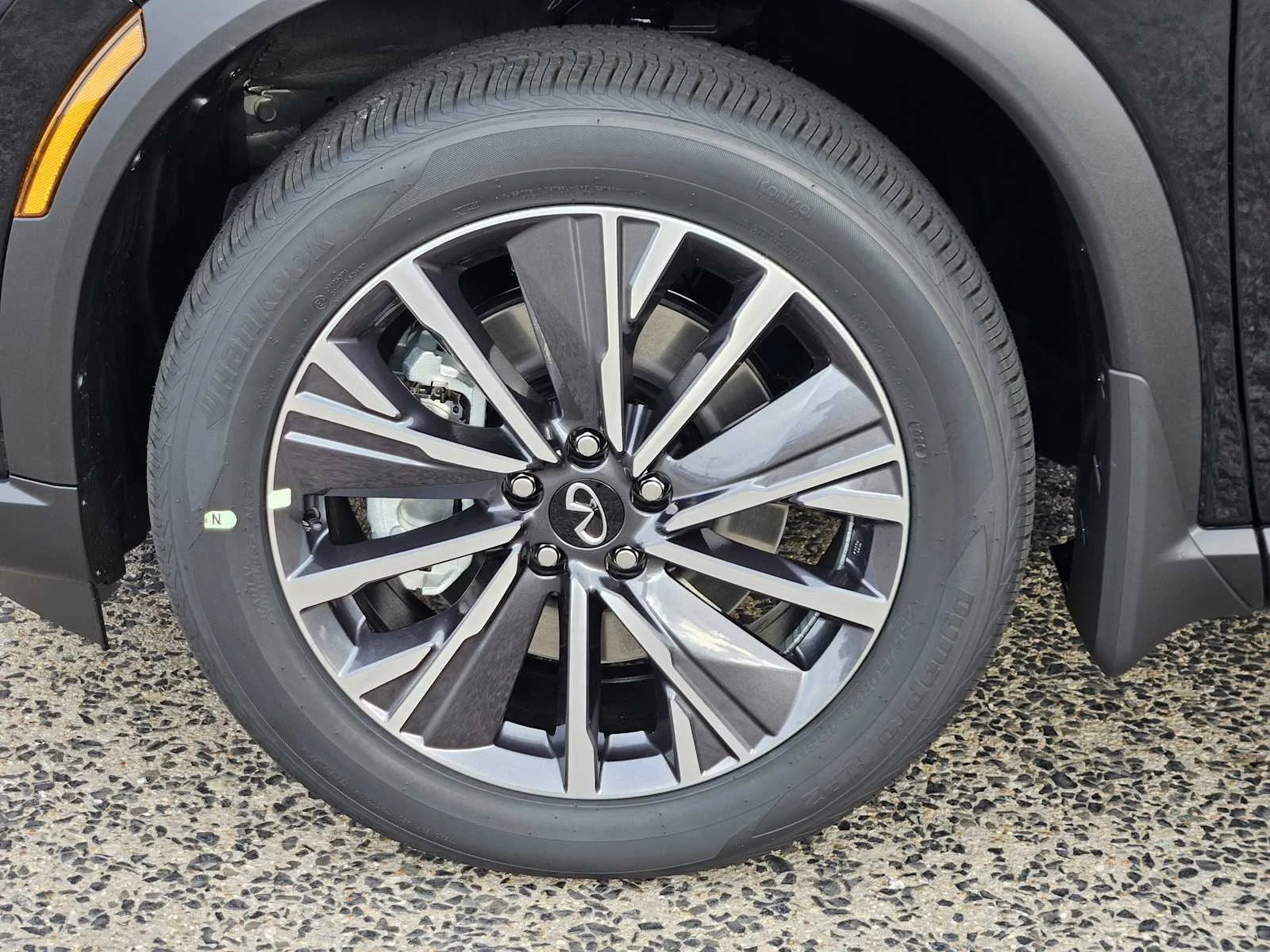 New 2026 MINERAL BLACK INFINITI Luxe FWD image 7