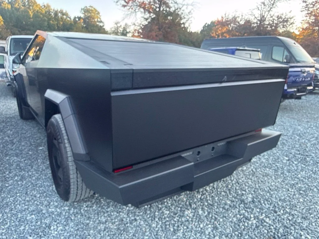 Used 2026  Tesla Base image 5