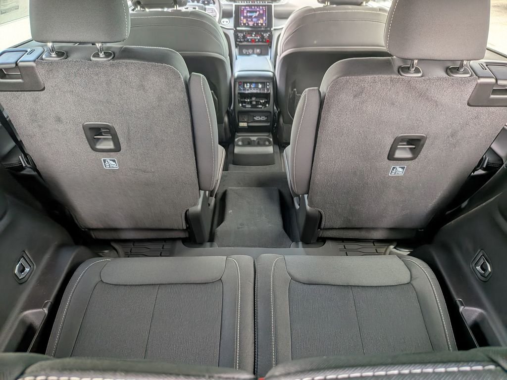 New 2026 Bright White Clear-Coat Exterior Paint Jeep Laredo image 28