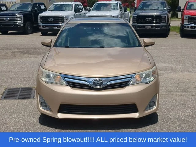 Used 2012 Beige Toyota XLE image 16