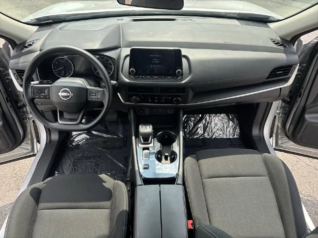 Used 2025 Silver Nissan S image 9