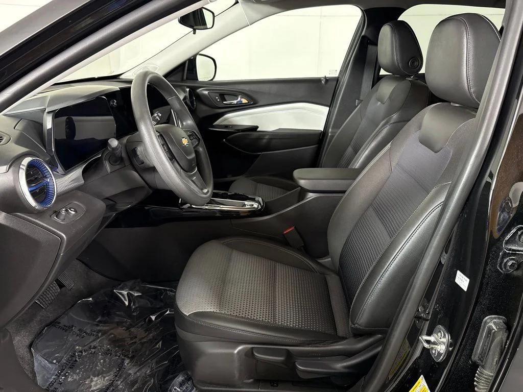 Used 2025 Black Chevrolet LT image 15
