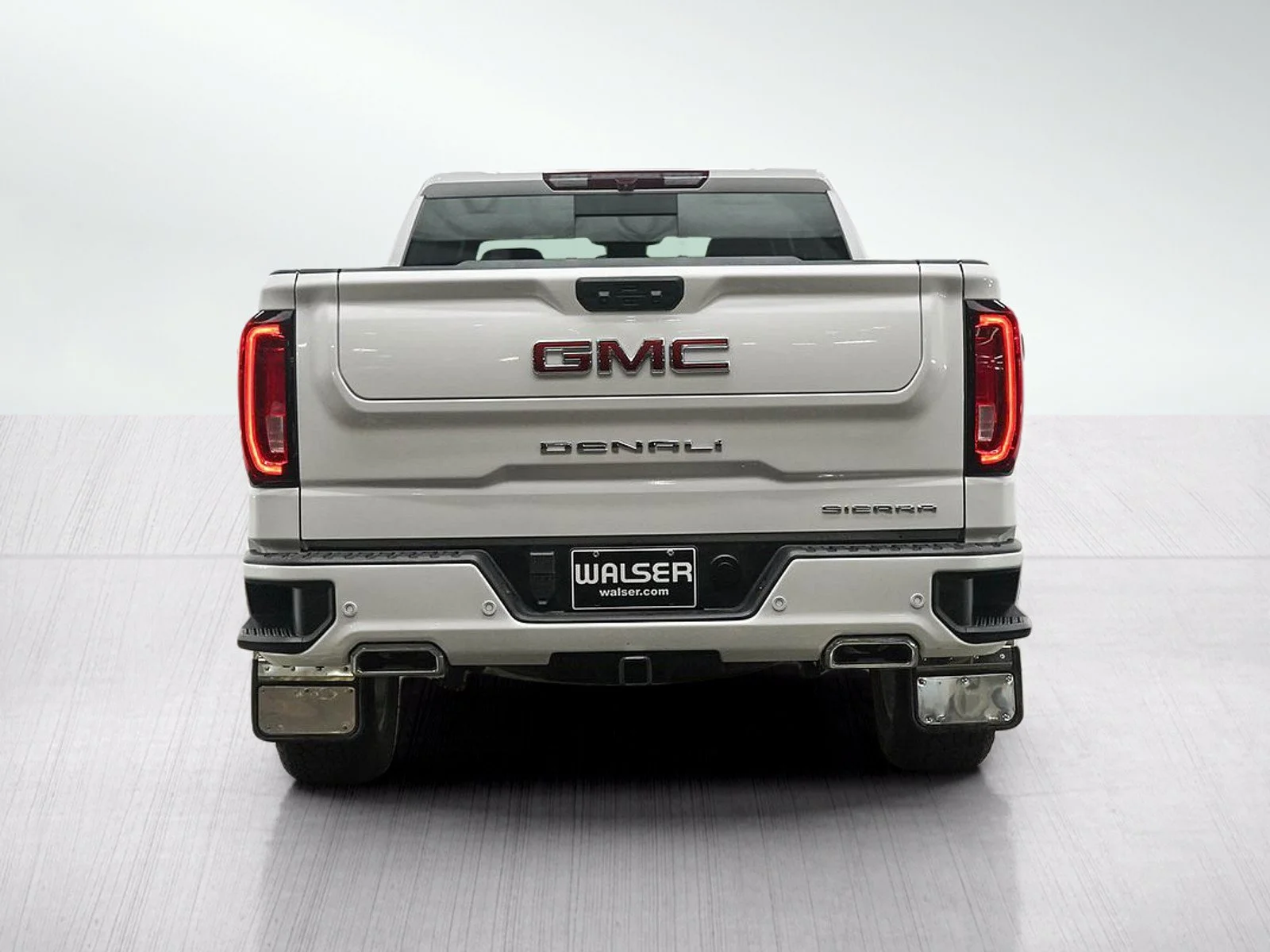 Used 2023 White Frost GMC Denali image 4