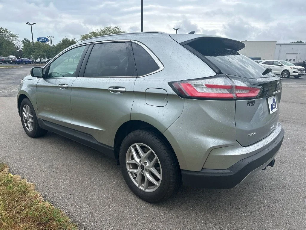 Used 2024 Silver Ford SEL image 12