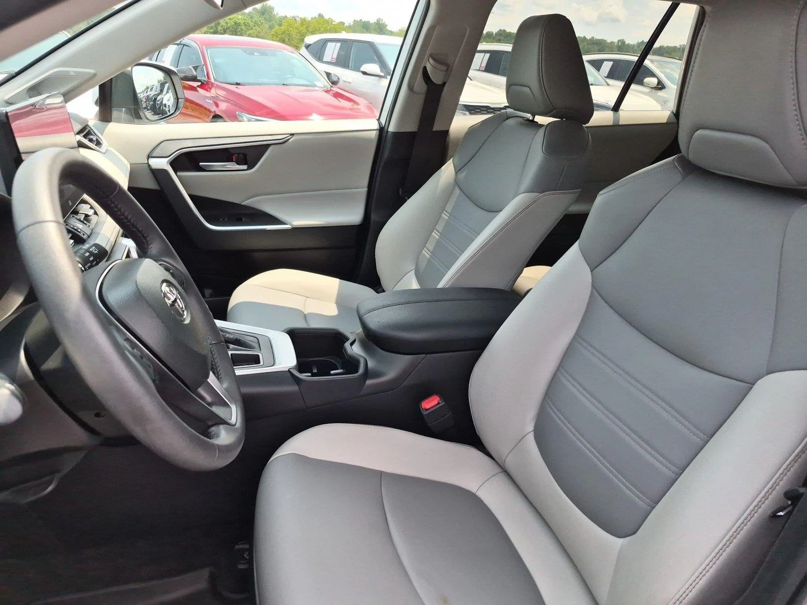 Used 2023 Wind Chill Pearl Toyota XLE Premium image 18