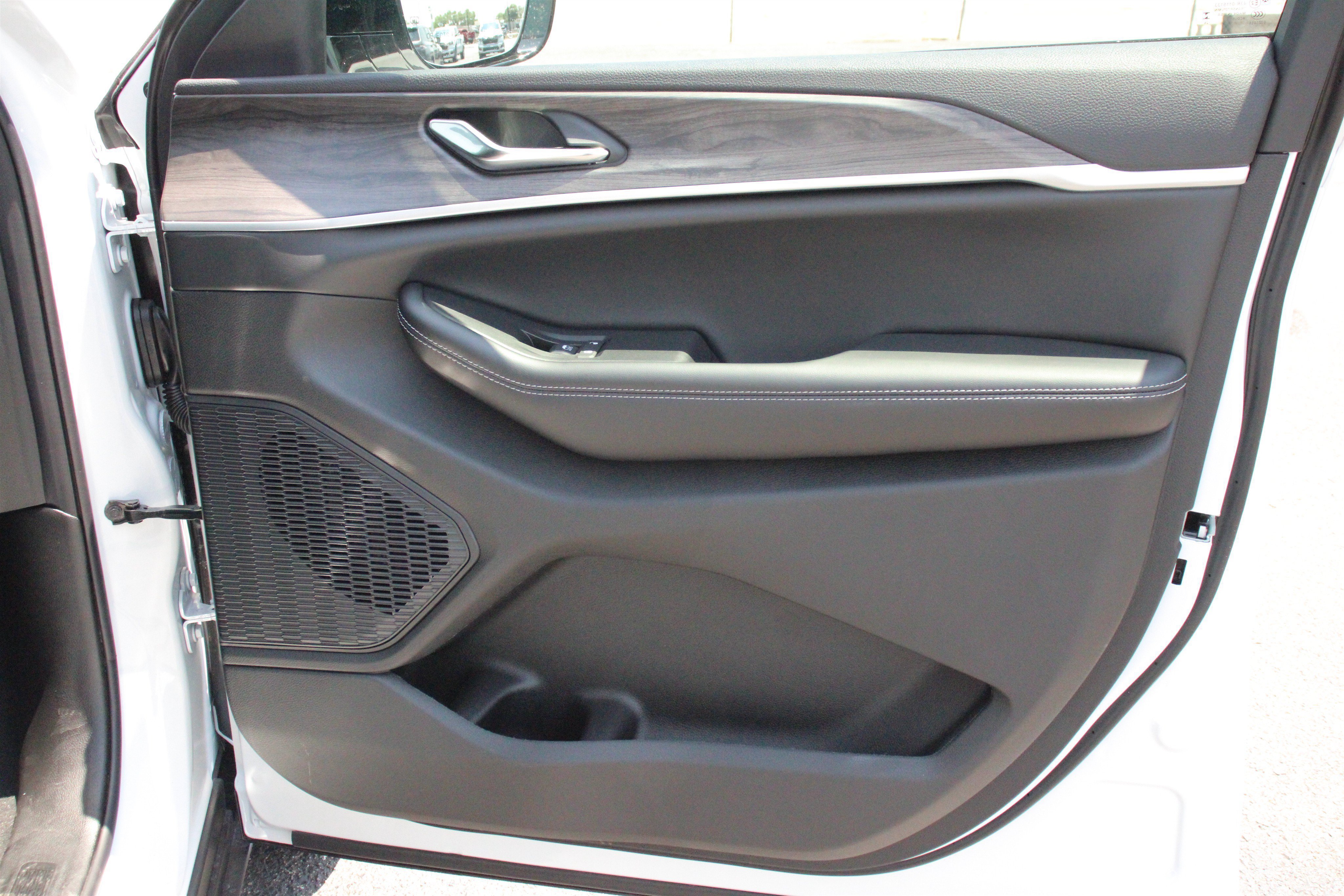 New 2026 Bright White Clearcoat Jeep Laredo Altitude image 33
