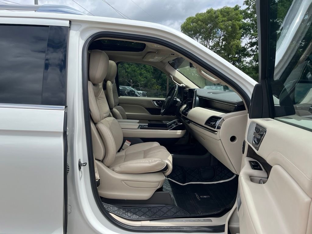 Used 2020 White Lincoln Reserve image 41