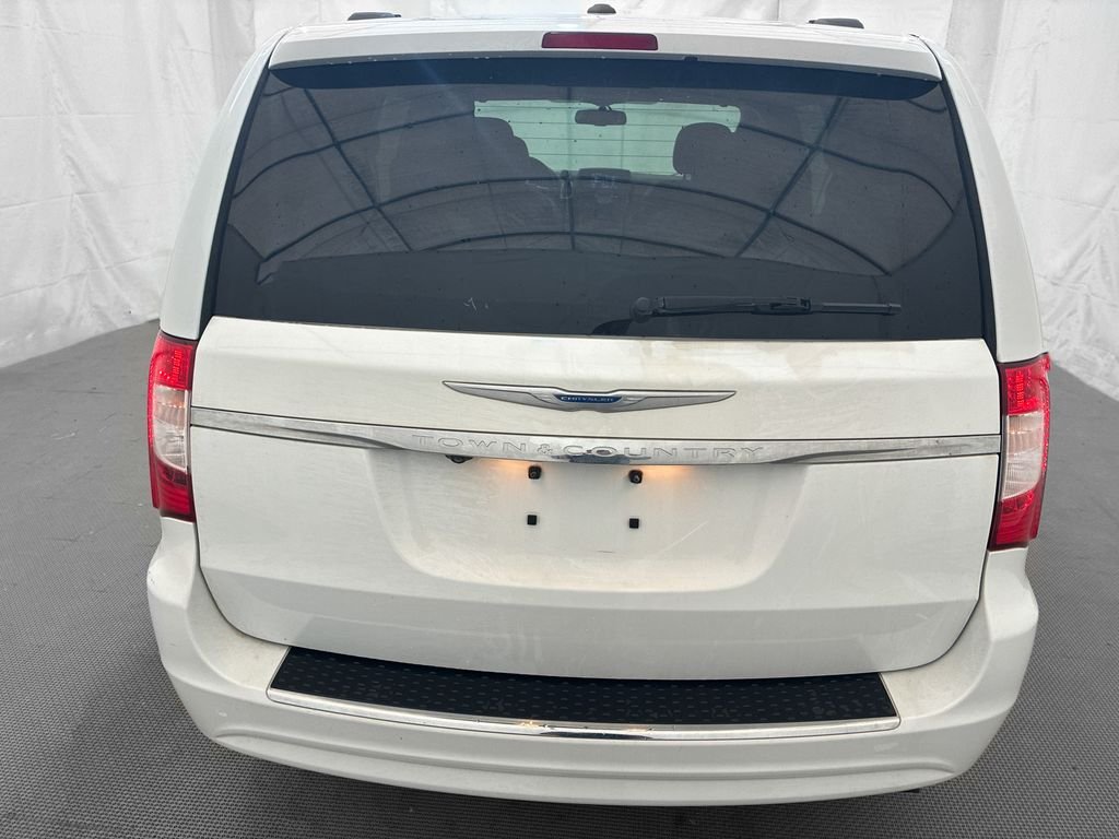 Used 2016 White Chrysler Touring image 5