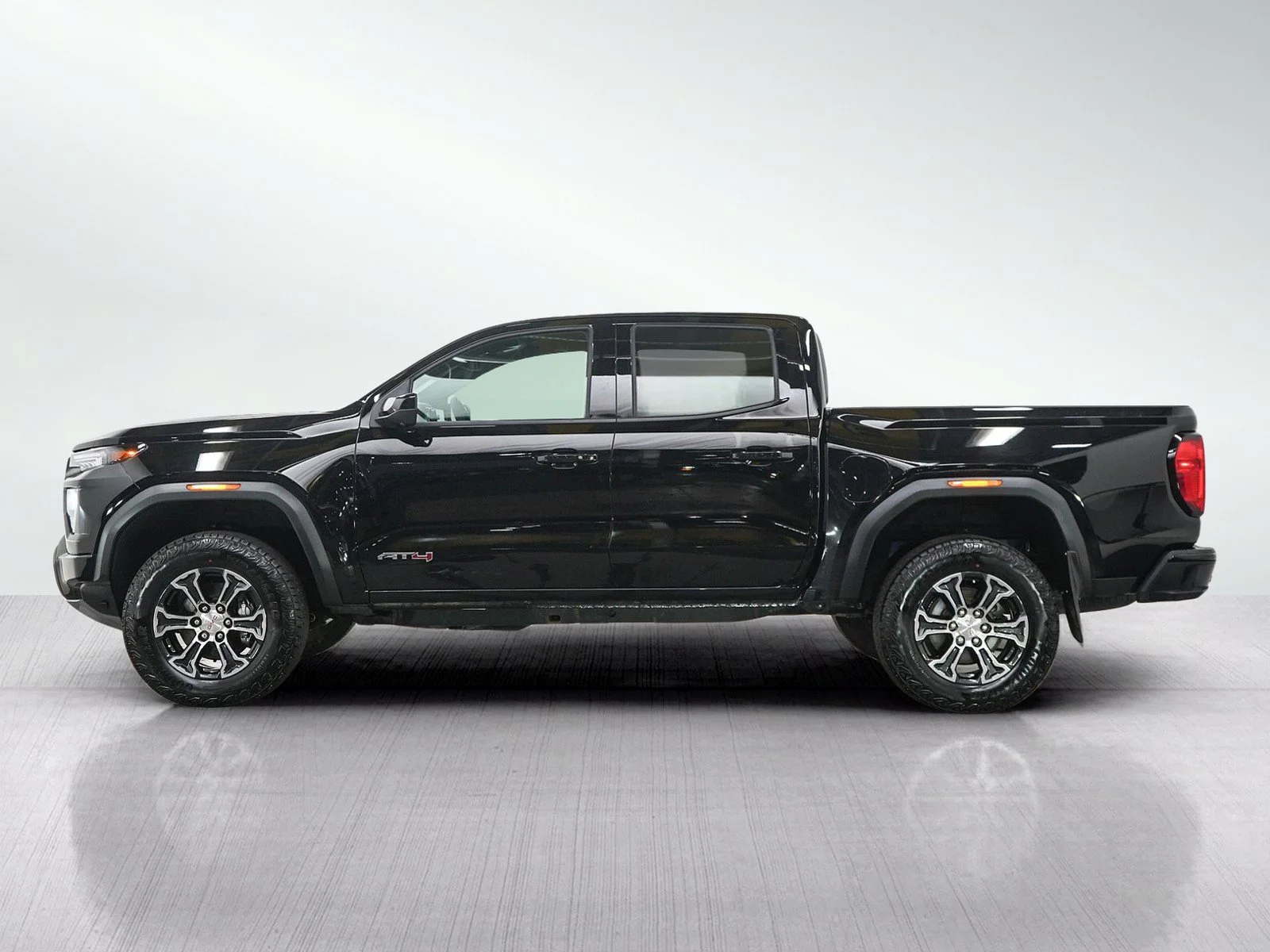 Used 2024 GMC Canyon AT4 with VIN 1GTP6DEK8R1253542 for sale in Roseville, Minnesota