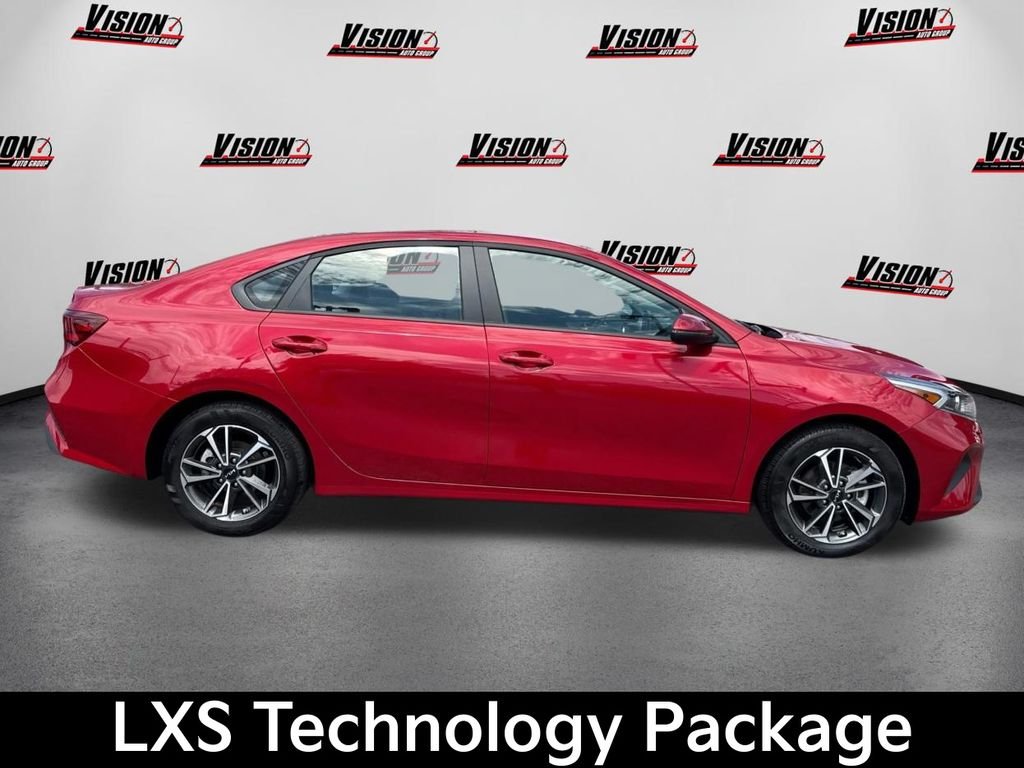 Used 2023 Red Kia LXS image 4