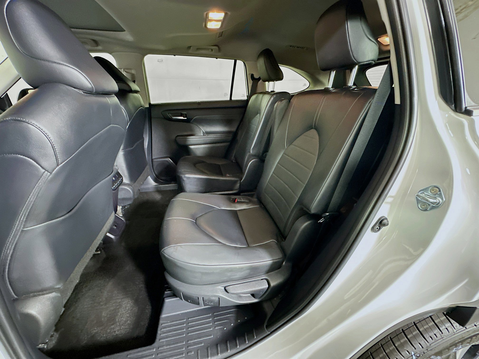 Certified Used 2025 Pearl Toyota XLE image 26