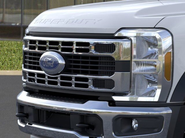 2025 Ford F-550 Super Duty Chassis Cab XL - Photo 39