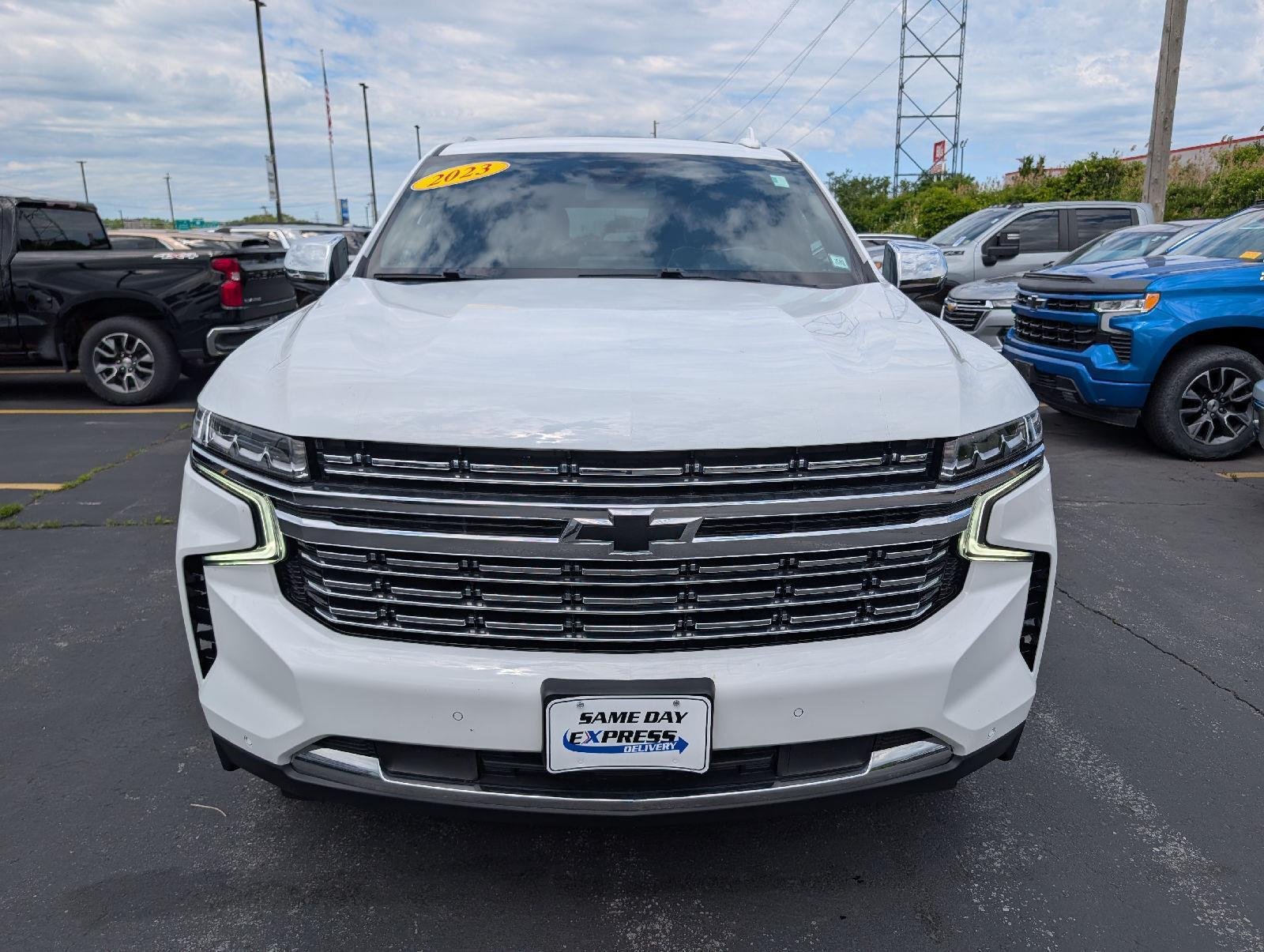 Used 2023 Summit White Chevrolet  image 2