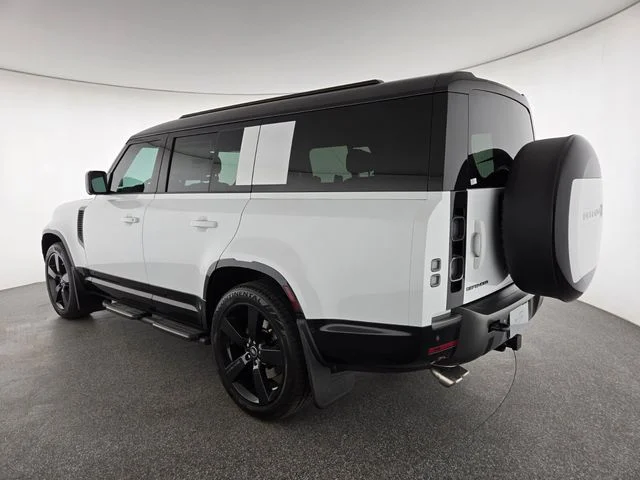 2025 Land Rover Defender V8 - Photo 17