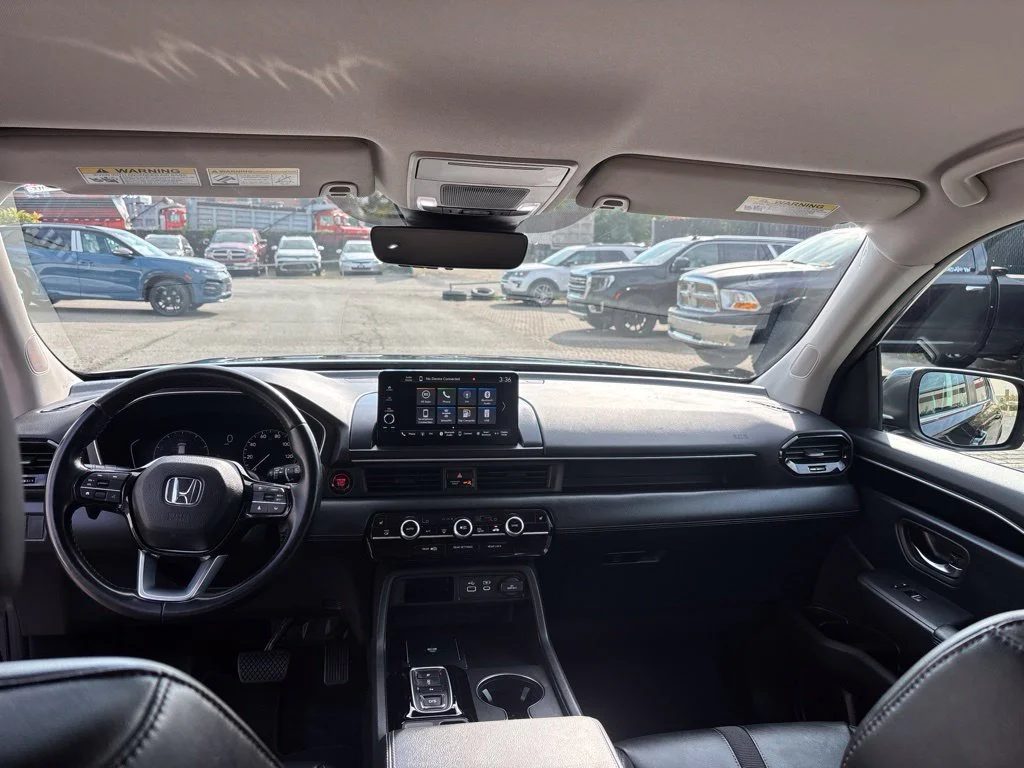 Used 2023 Black Honda EX-L image 22