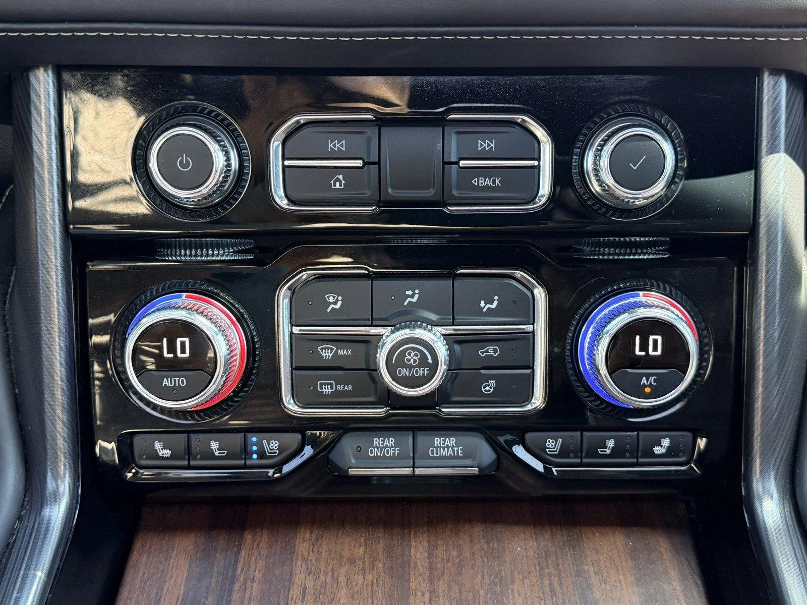 Used 2024 Sterling Metallic GMC Denali Ultimate image 26