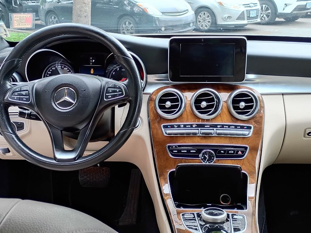 Used 2018 Diamond White Metallic Mercedes-Benz C 300 image 18