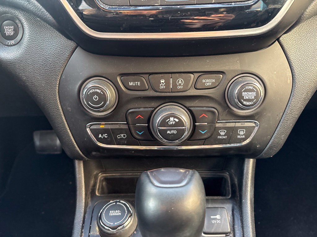 Used 2019 Billet Silver Metallic Clearcoat Jeep Limited image 23