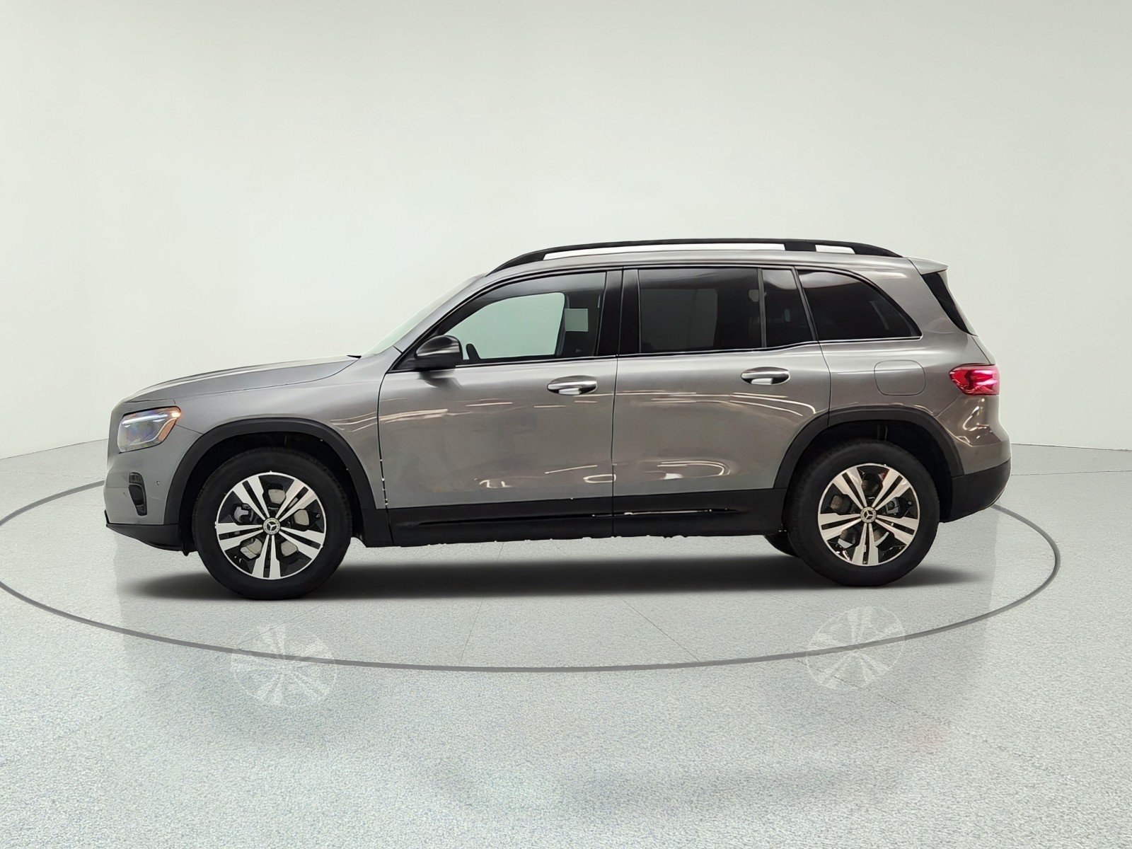 New 2026 Mountain Grey Metallic Mercedes-Benz GLB 250 SUV image 8