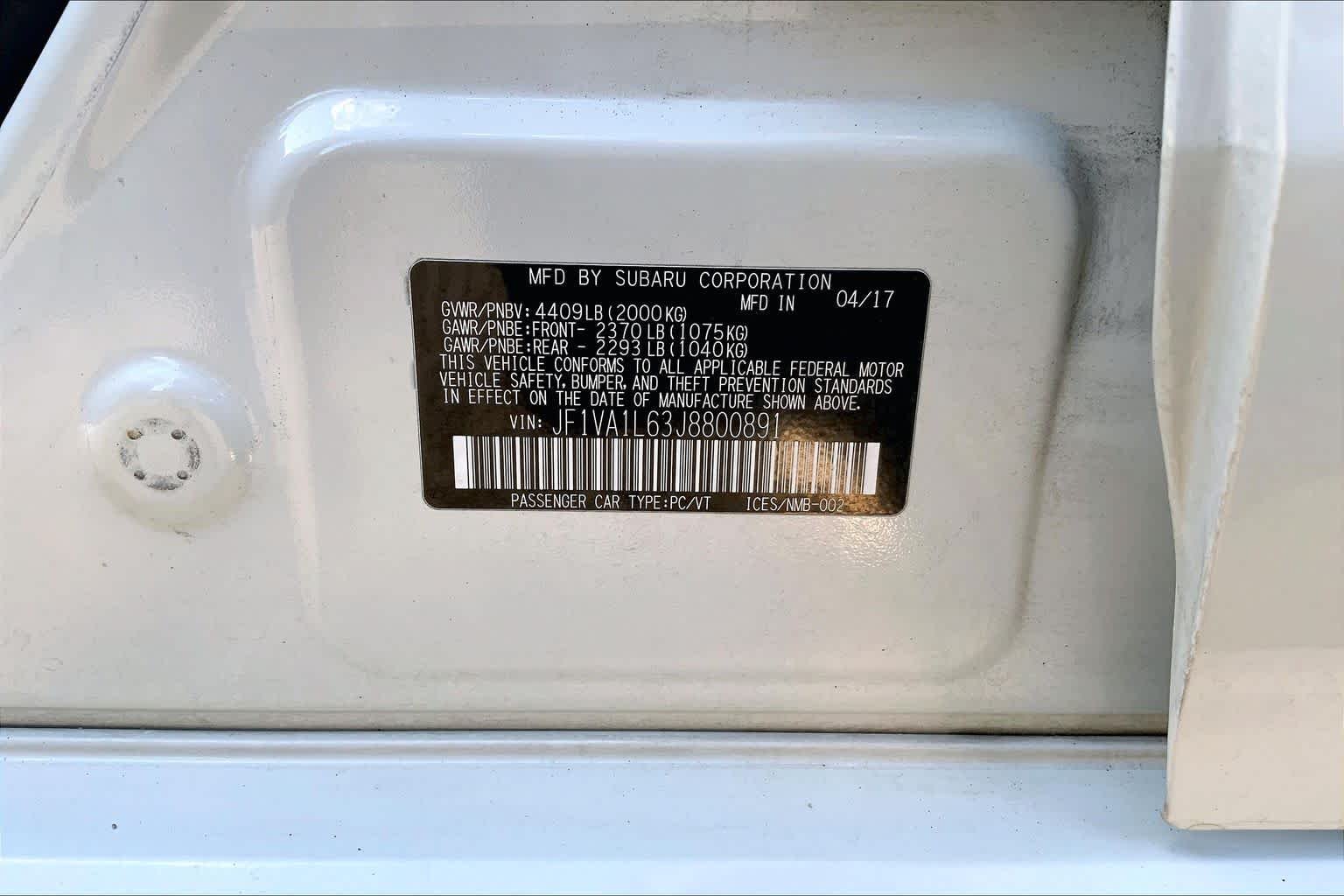 Used 2018 Crystal White Pearl Subaru Limited image 29