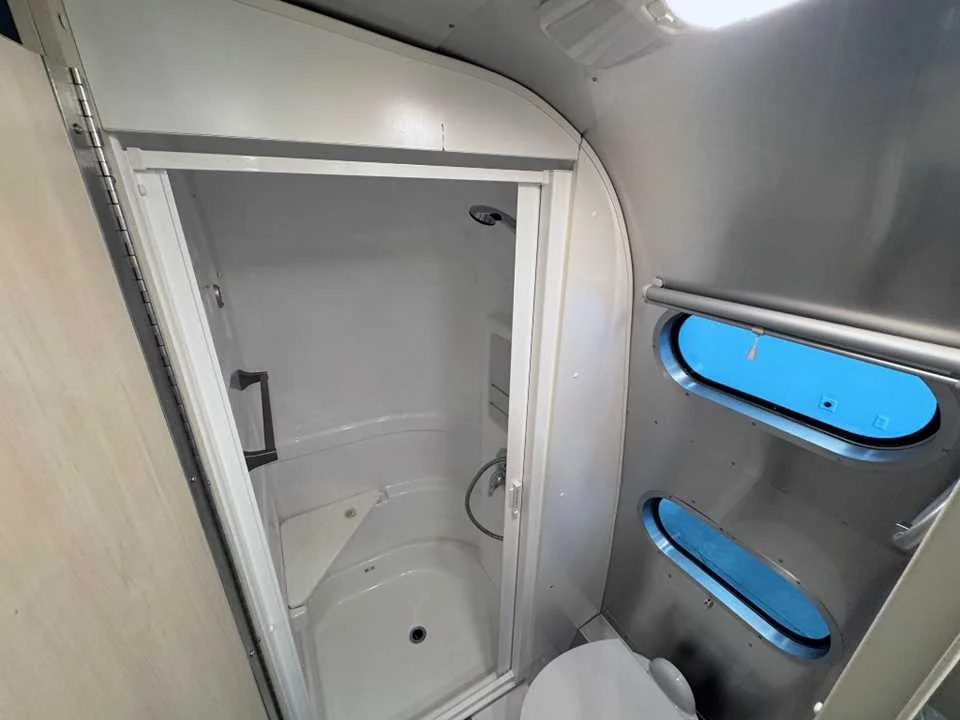 Used 2021 SILVER AIRSTREAM  image 18