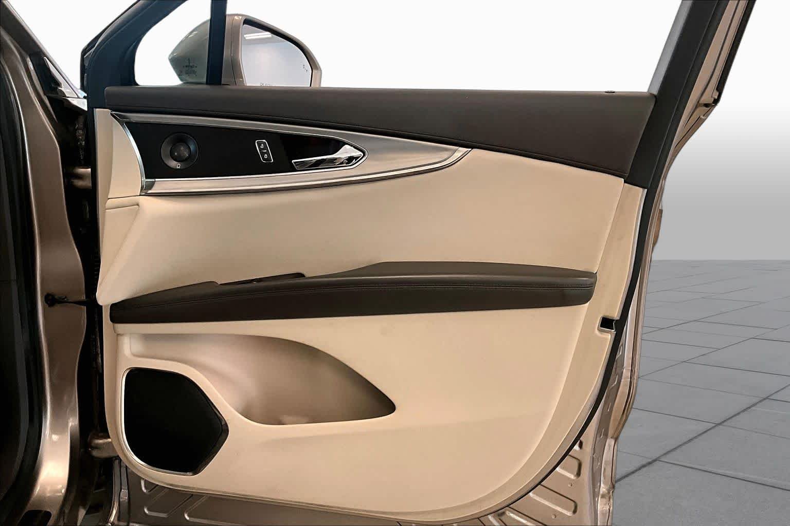 Used 2019 Iced Mocha Premium Colorant Lincoln Reserve image 21
