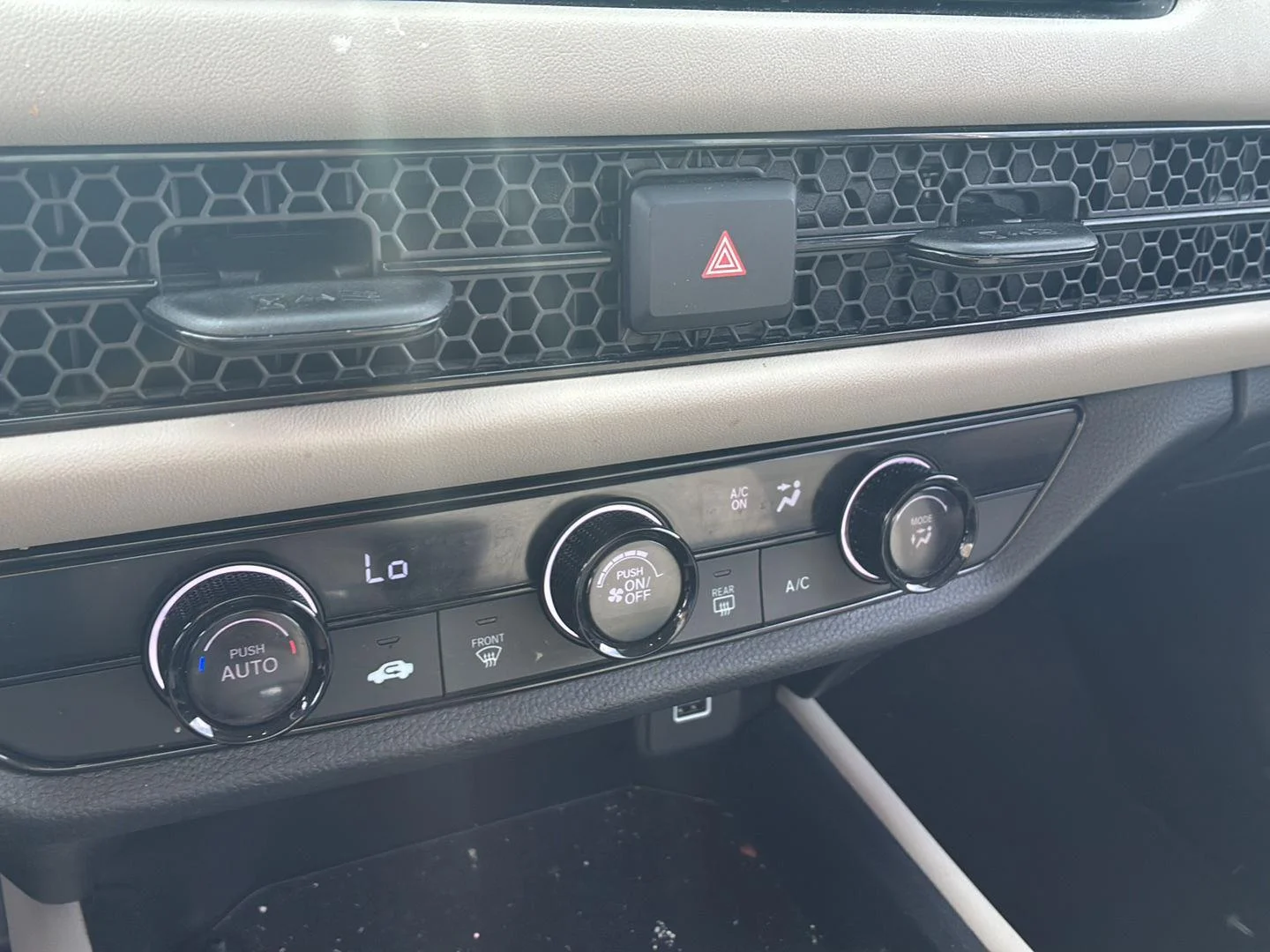 Used 2024 Lunar Silver Metallic Honda LX image 4