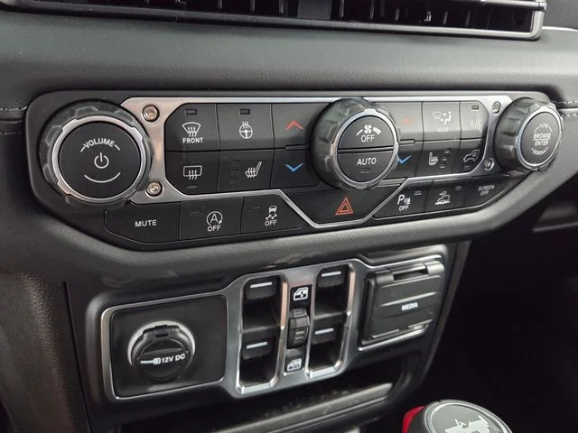 New 2026 Black Clear-Coat Exterior Paint Jeep Sahara image 21