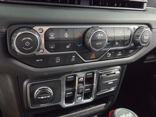 New 2026 Black Clear-Coat Exterior Paint Jeep Sahara image 21