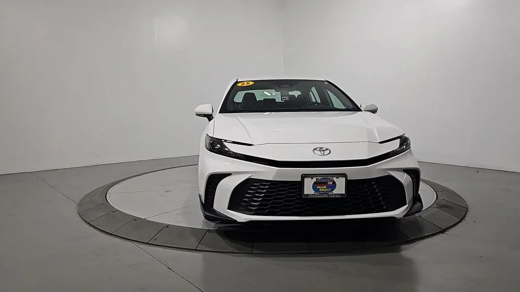 Used 2025  Toyota  image 8